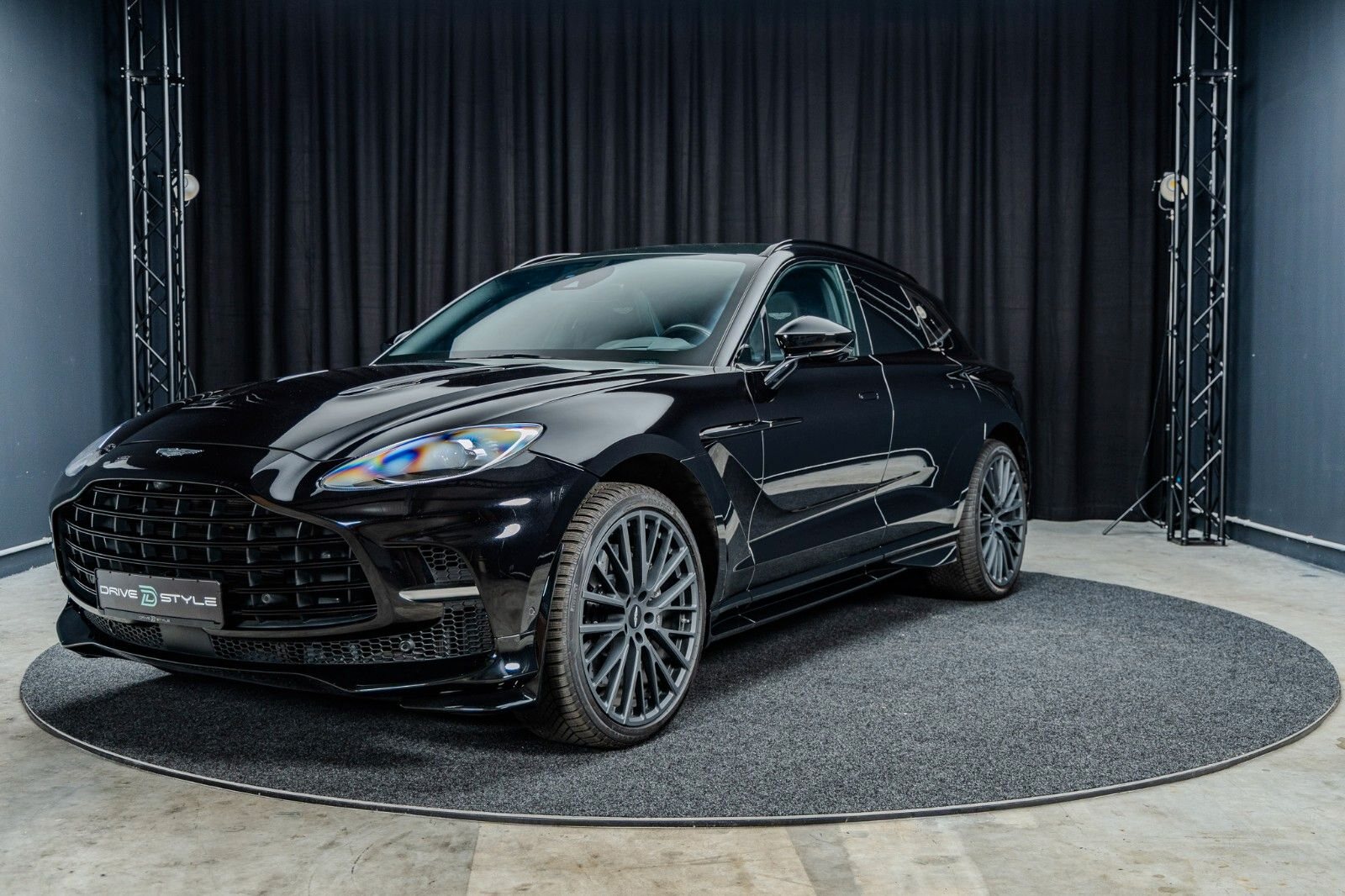 ASTON MARTIN DBX 4.0 V8 DBX707 + 2.Hand + Top Geplfegt