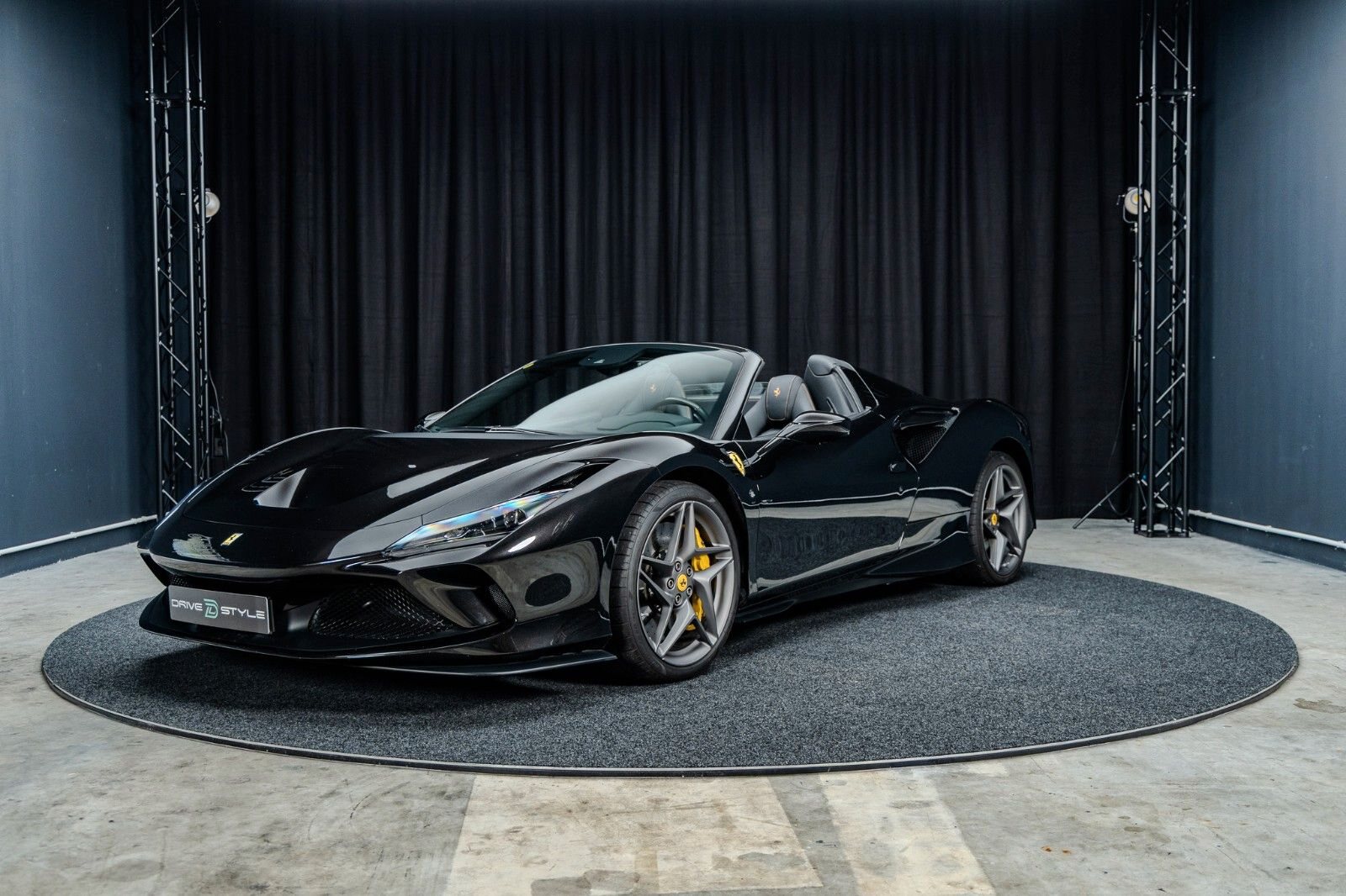 FERRARI F8 Spider + Nero Daytona + Carbon + Lift + Garan