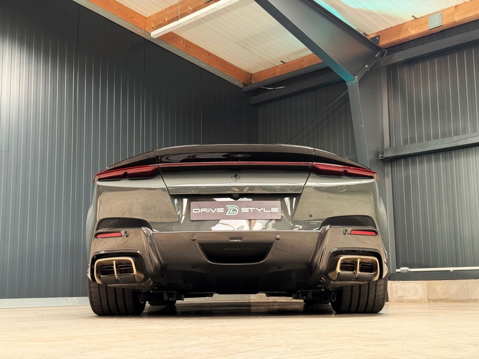 FERRARI 12Cilindri + 1. Hand + 54 km + Carbon Exterieur – Fahrzeugbild 8