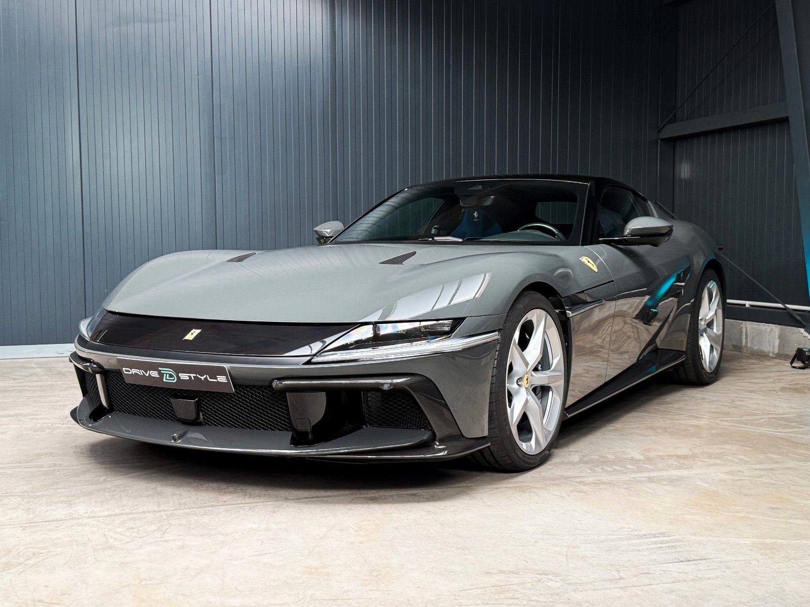 FERRARI 12Cilindri + 1. Hand + 54 km + Carbon Exterieur – Fahrzeugbild 1