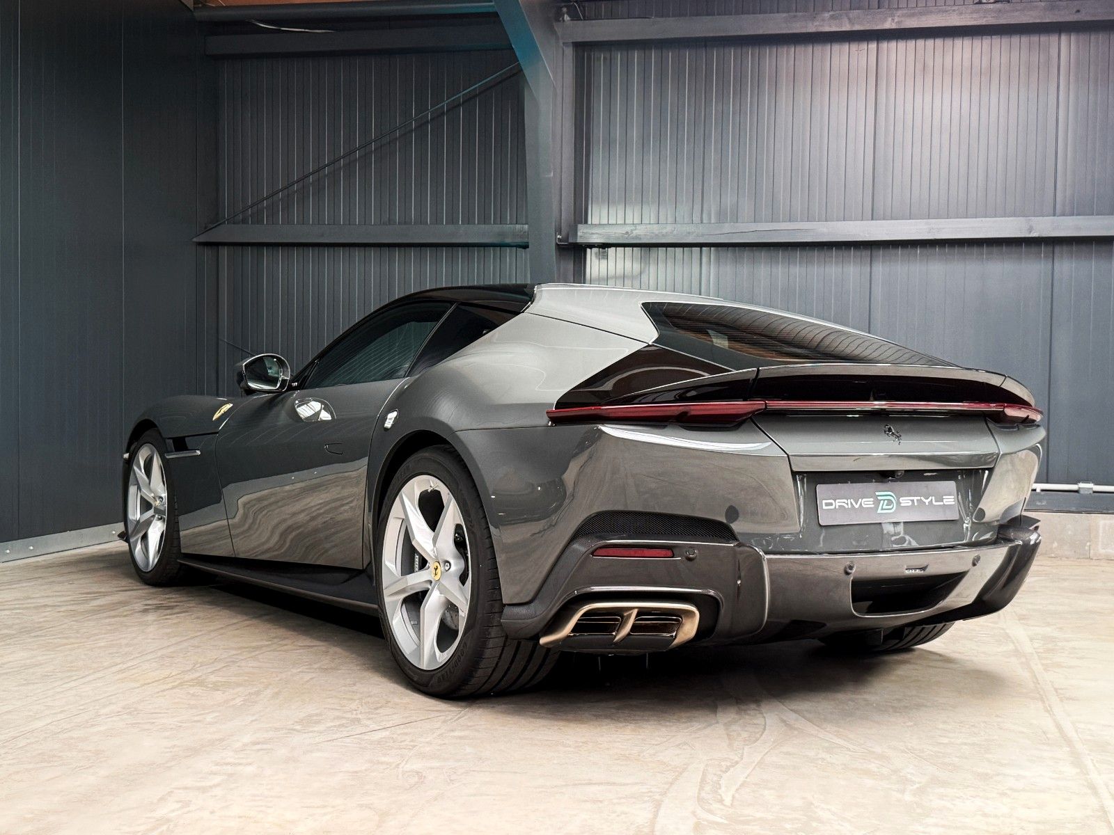 FERRARI 12Cilindri + 1. Hand + 54 km + Carbon Exterieur – Fahrzeugbild 10
