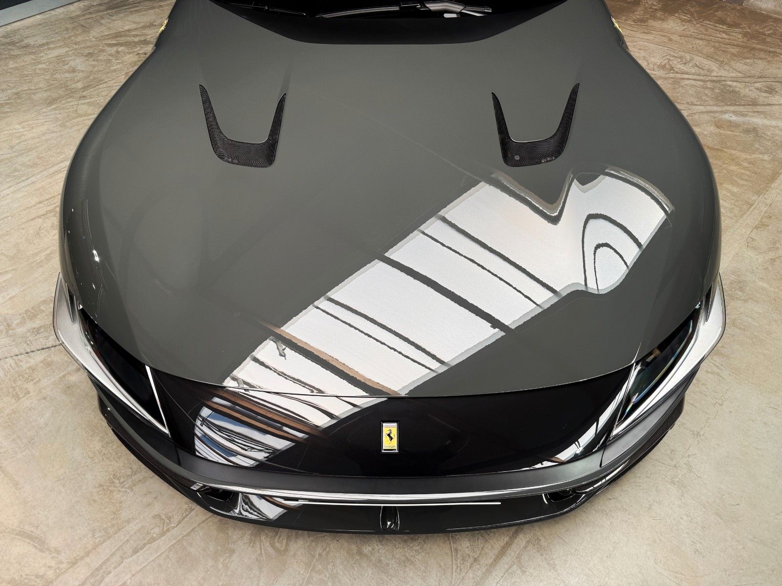 FERRARI 12Cilindri + 1. Hand + 54 km + Carbon Exterieur – Fahrzeugbild 5