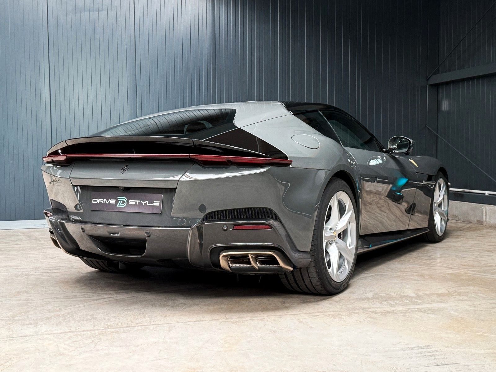 FERRARI 12Cilindri + 1. Hand + 54 km + Carbon Exterieur – Fahrzeugbild 9