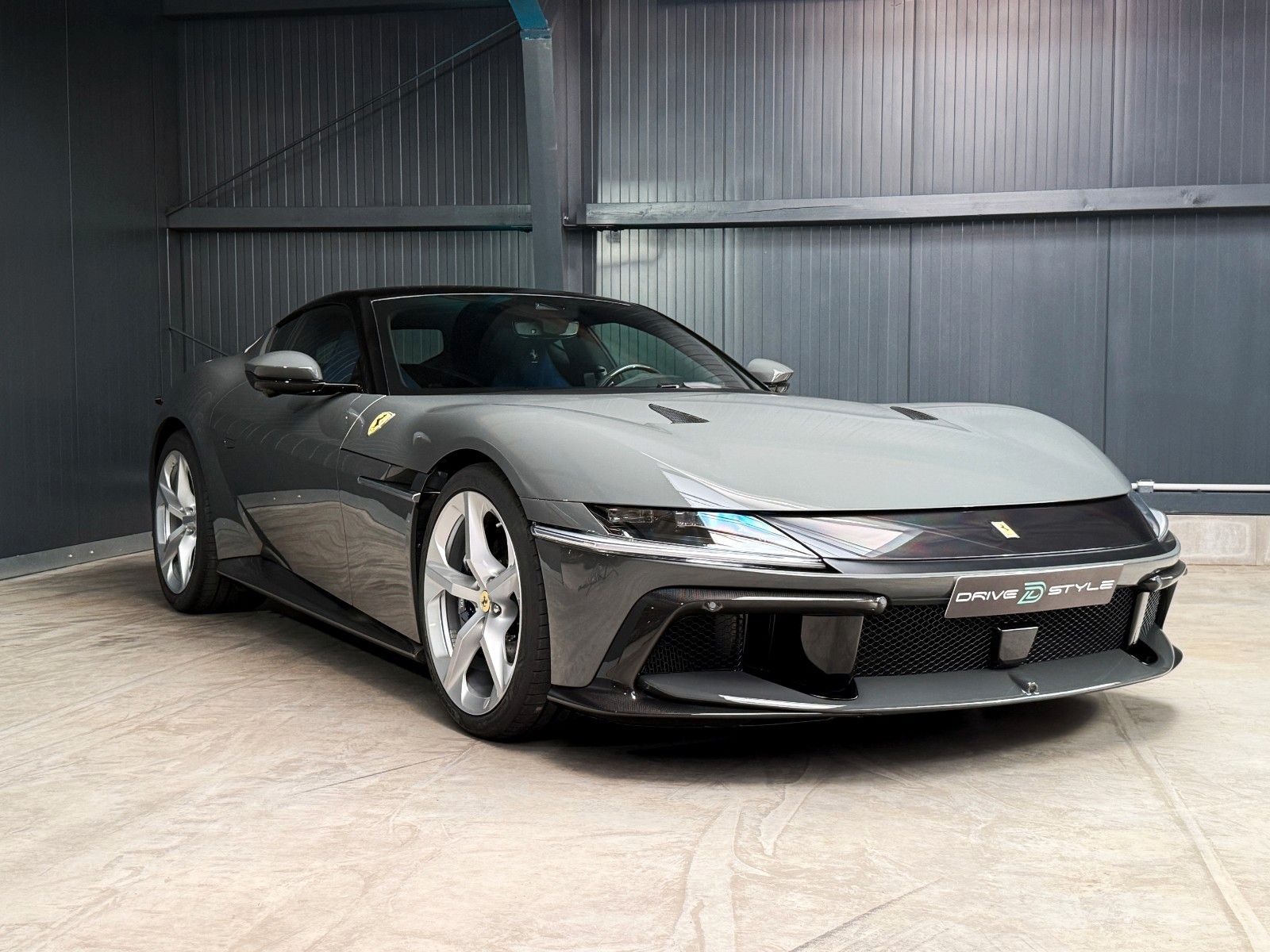 FERRARI 12Cilindri + 1. Hand + 54 km + Carbon Exterieur – Fahrzeugbild 4