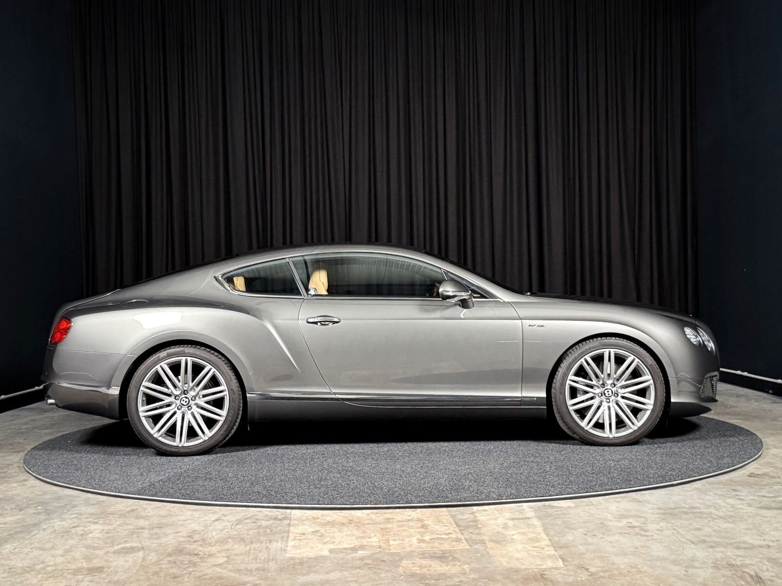 BENTLEY Continental GT 6.0 W12 Speed 4WD Automatik – Fahrzeugbild 2
