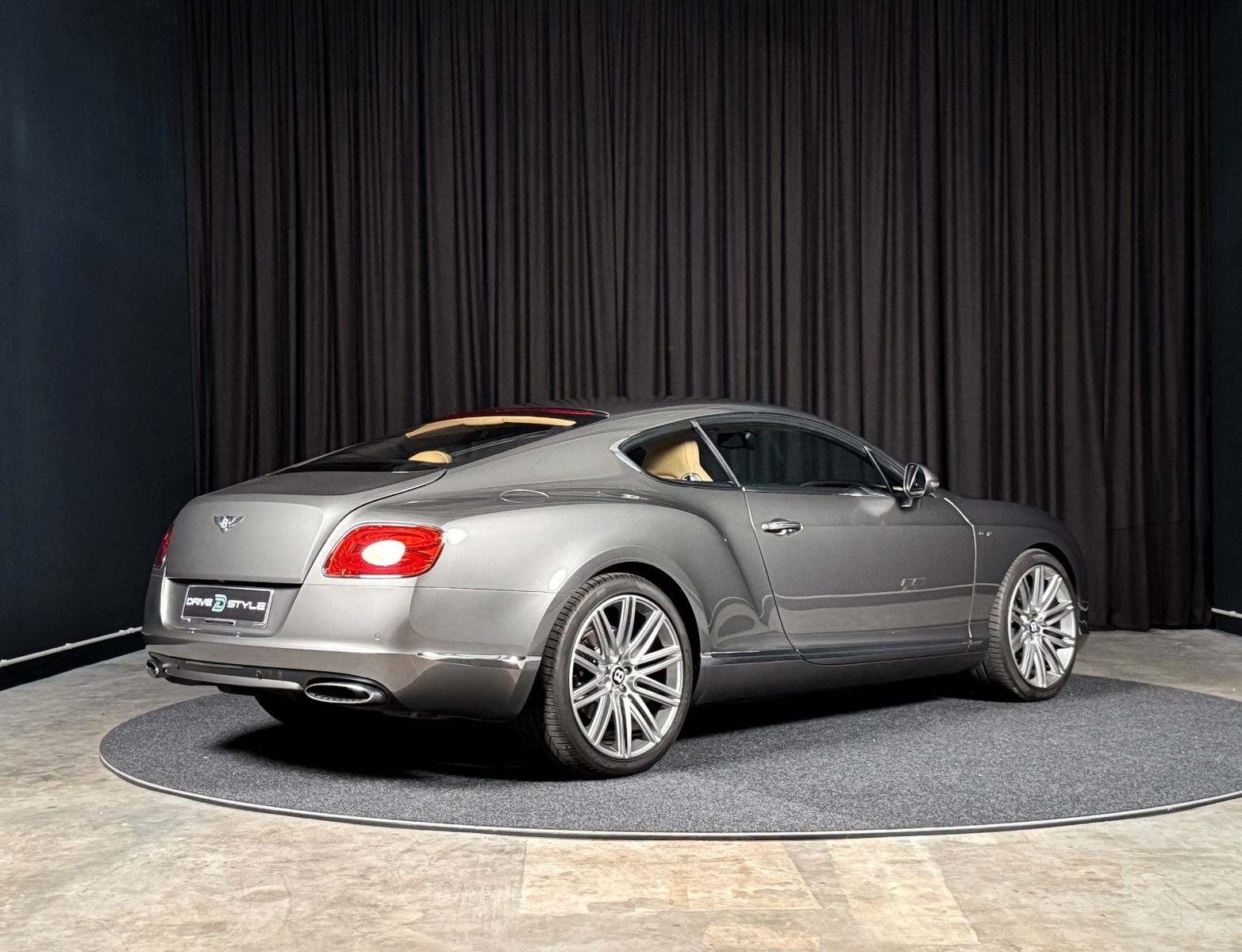 BENTLEY Continental GT 6.0 W12 Speed 4WD Automatik – Fahrzeugbild 8