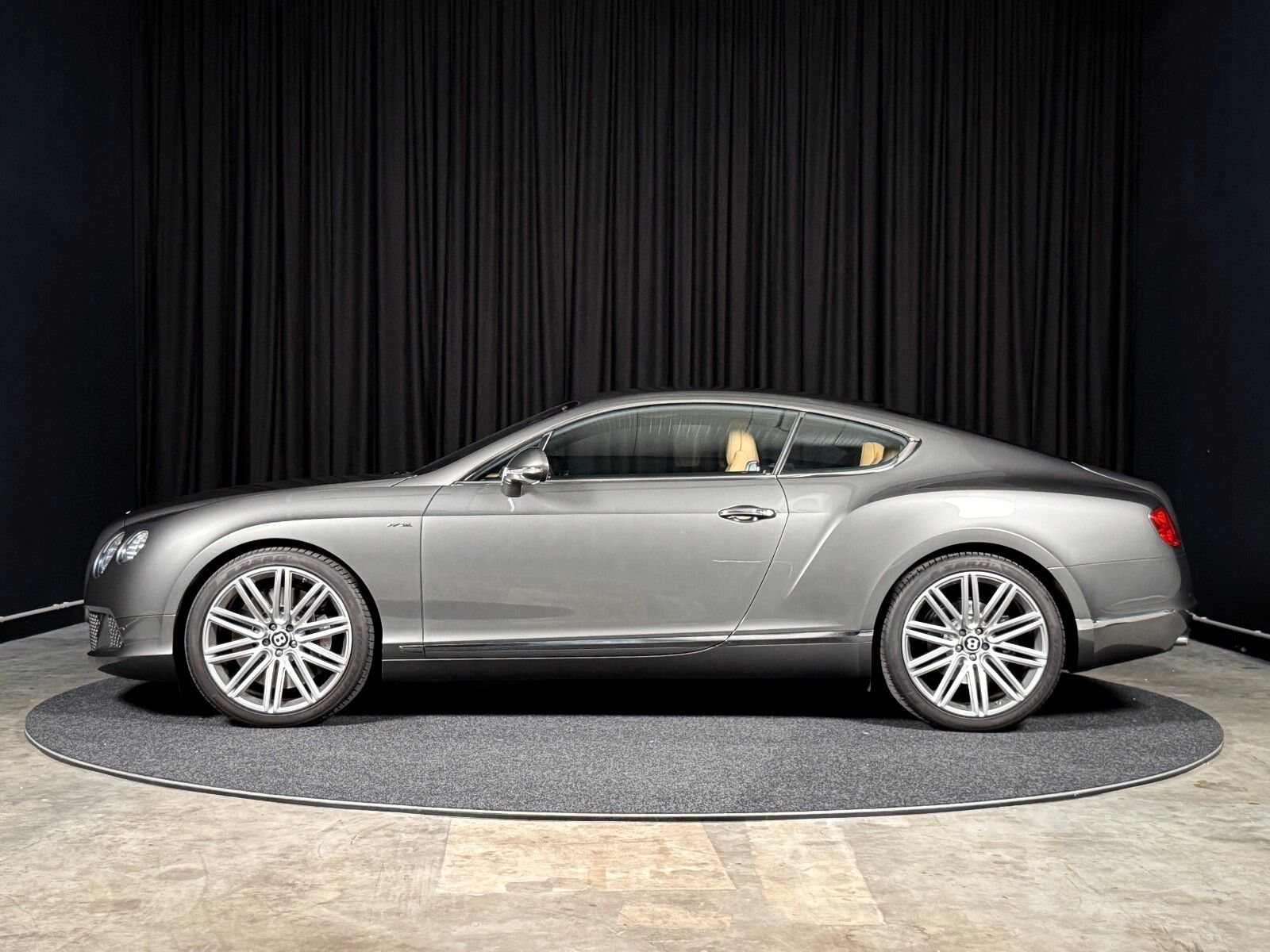 BENTLEY Continental GT 6.0 W12 Speed 4WD Automatik – Fahrzeugbild 5