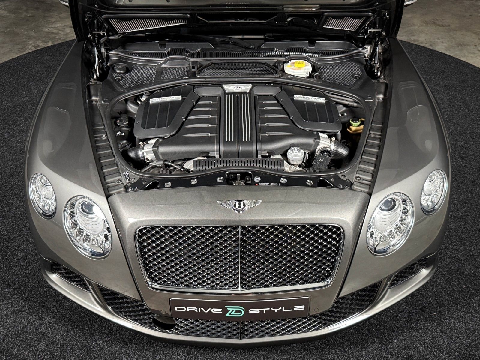 BENTLEY Continental GT 6.0 W12 Speed 4WD Automatik – Fahrzeugbild 10