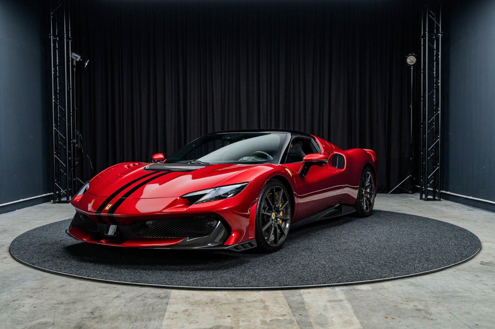 FERRARI 296 GTB Speciale + Carbon + Lipstick Red + Lift – Fahrzeugbild 1