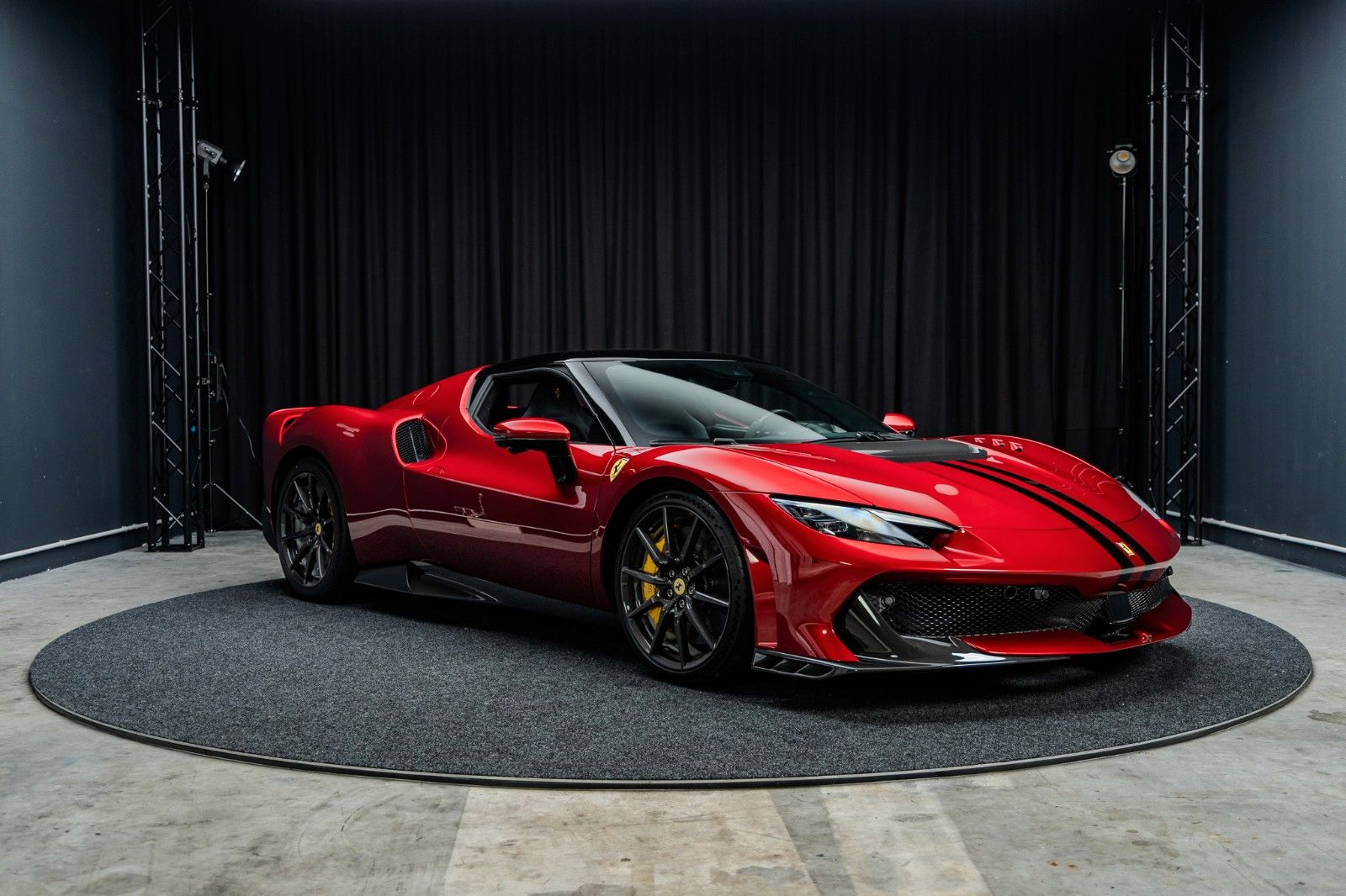 FERRARI 296 GTB Speciale + Carbon + Lipstick Red + Lift – Fahrzeugbild 8