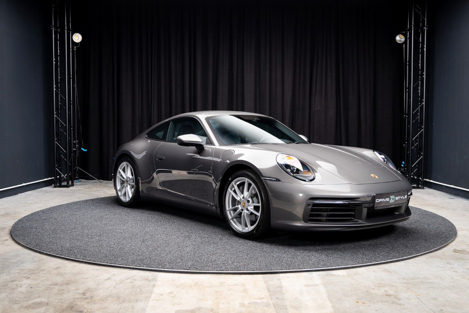 PORSCHE 992 + 1. Hand + 16.050 km + Schiebedach + PDK – Fahrzeugbild 8