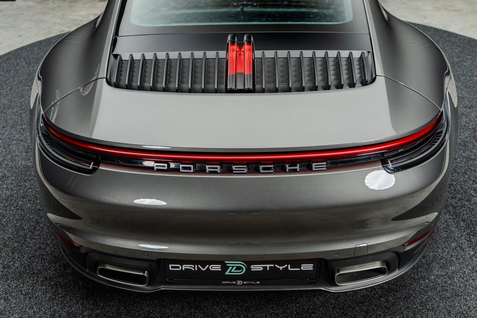 PORSCHE 992 + 1. Hand + 16.050 km + Schiebedach + PDK – Fahrzeugbild 10
