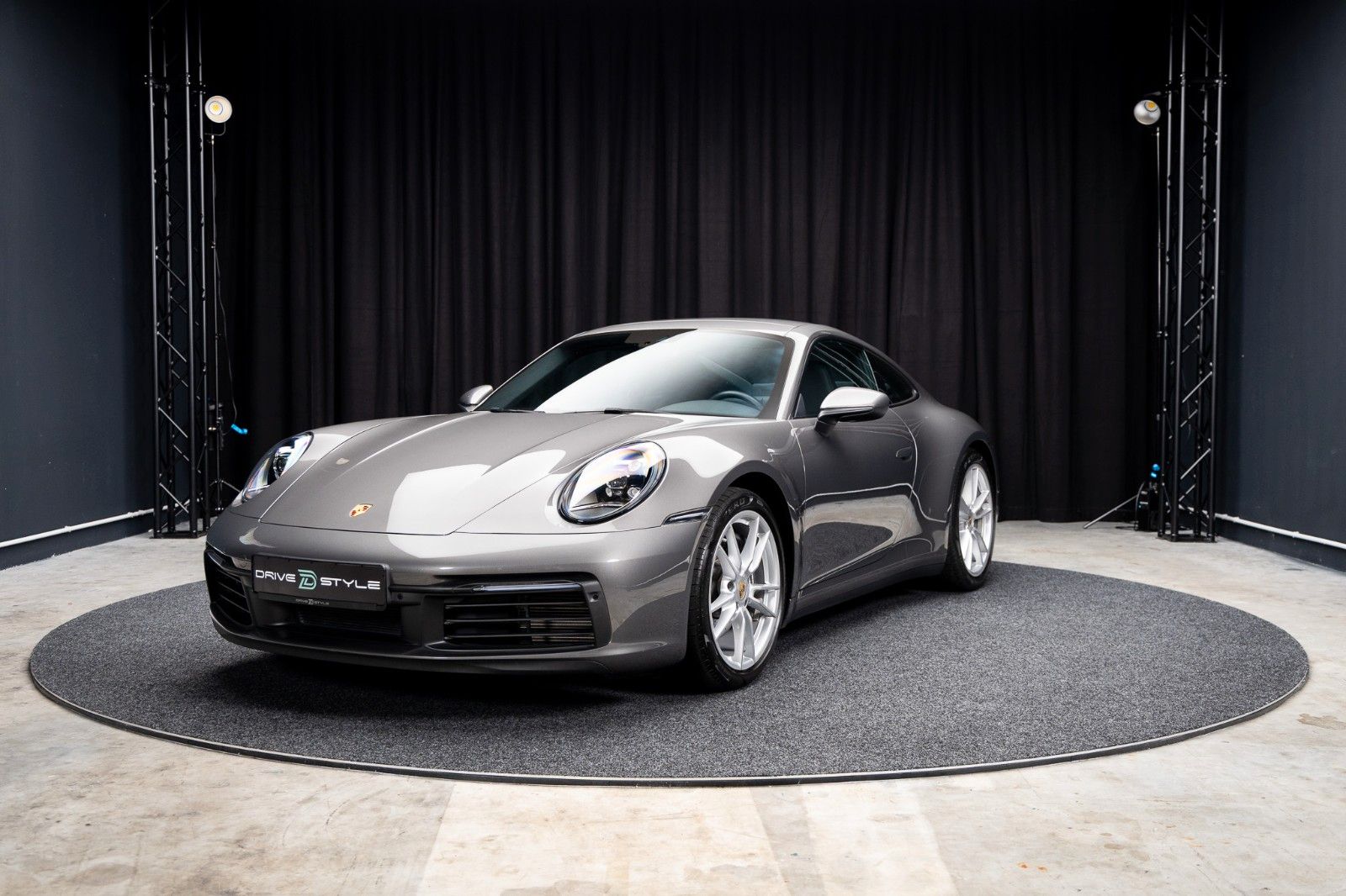 PORSCHE 992 + 1. Hand + 16.050 km + Schiebedach + PDK – Fahrzeugbild 1