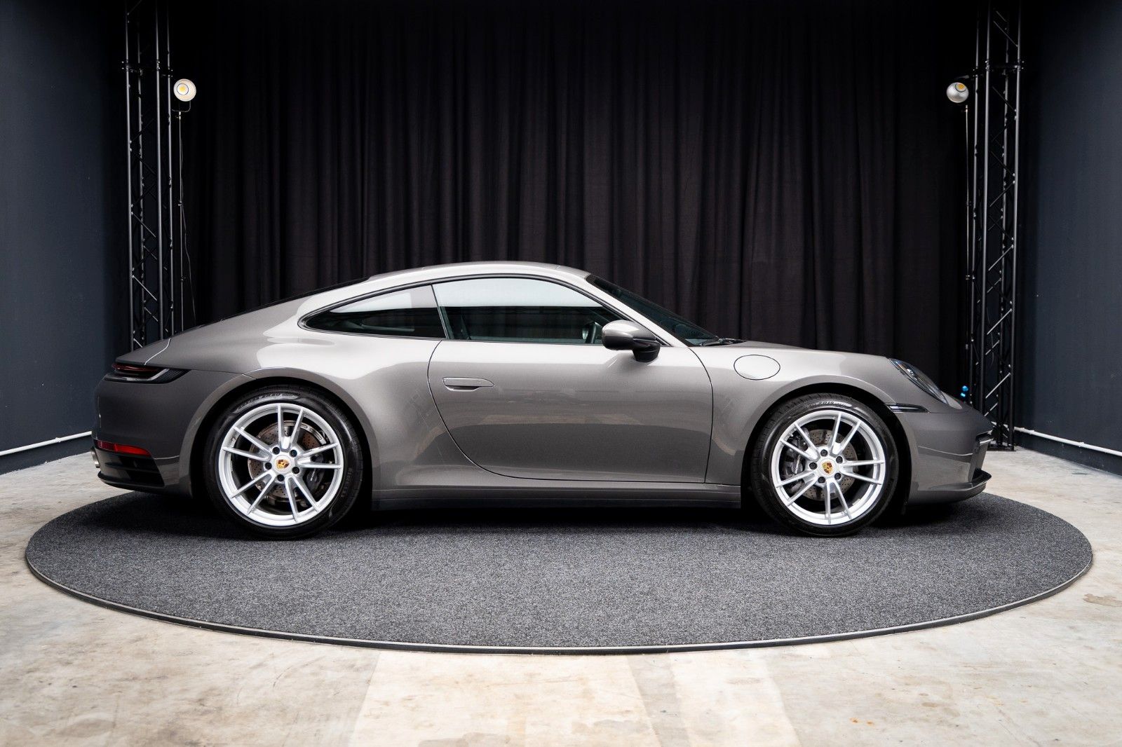 PORSCHE 992 + 1. Hand + 16.050 km + Schiebedach + PDK – Fahrzeugbild 7