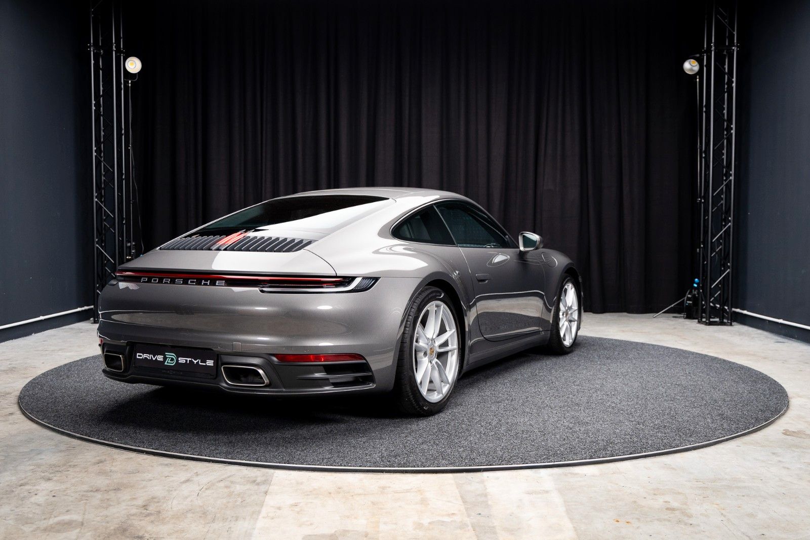PORSCHE 992 + 1. Hand + 16.050 km + Schiebedach + PDK – Fahrzeugbild 6