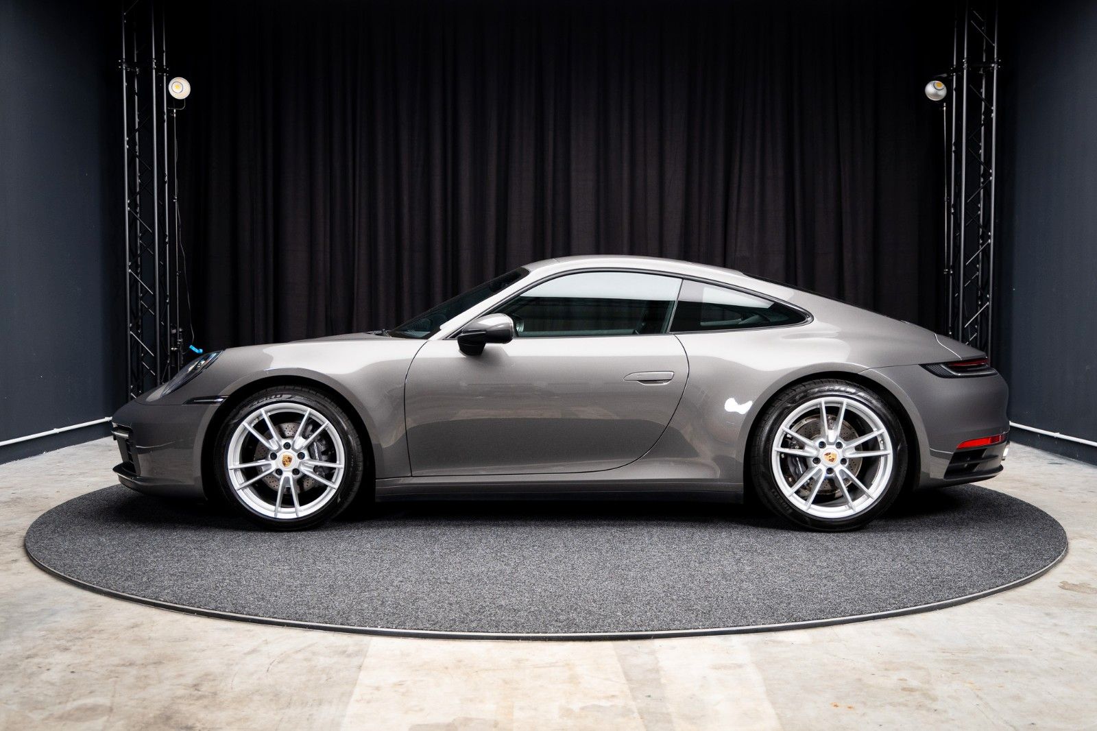 PORSCHE 992 + 1. Hand + 16.050 km + Schiebedach + PDK – Fahrzeugbild 2