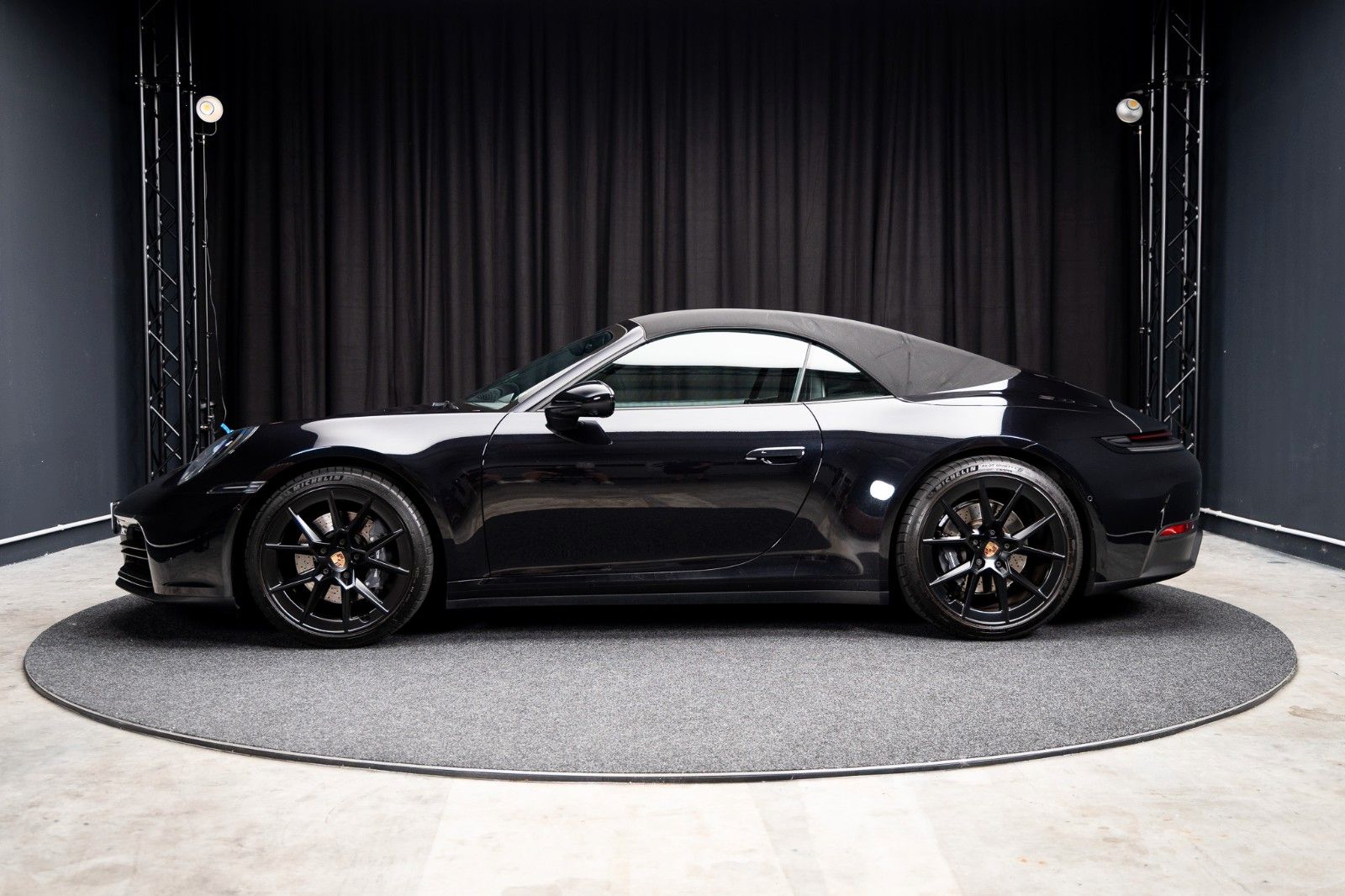 PORSCHE 992 Carrera Cabrio + PDK + BOSE + 2. Radsatz – Fahrzeugbild 2