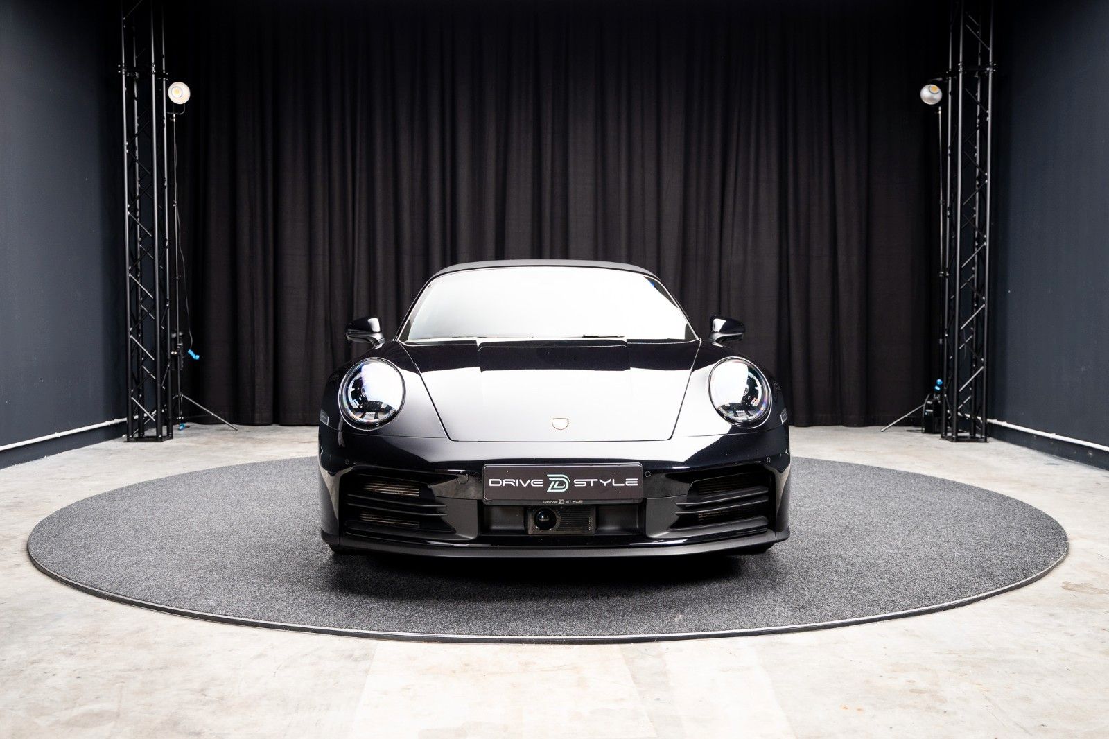 PORSCHE 992 Carrera Cabrio + PDK + BOSE + 2. Radsatz – Fahrzeugbild 3