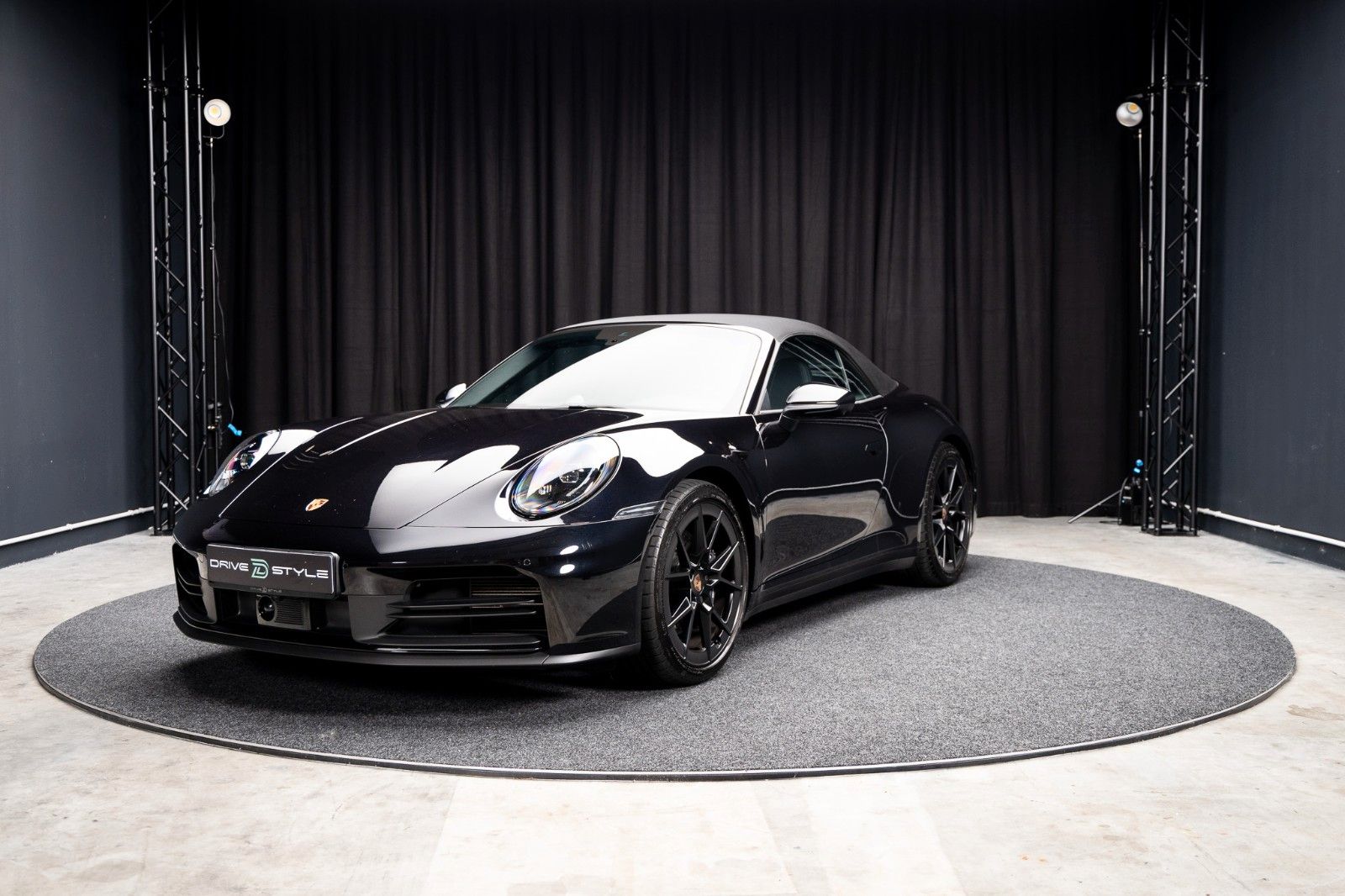 PORSCHE 992 Carrera Cabrio + PDK + BOSE + 2. Radsatz – Fahrzeugbild 1