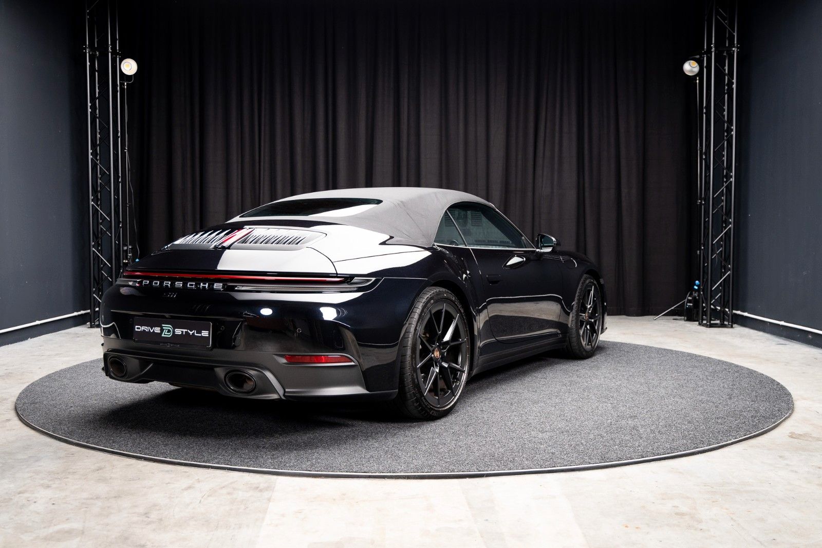 PORSCHE 992 Carrera Cabrio + PDK + BOSE + 2. Radsatz – Fahrzeugbild 6