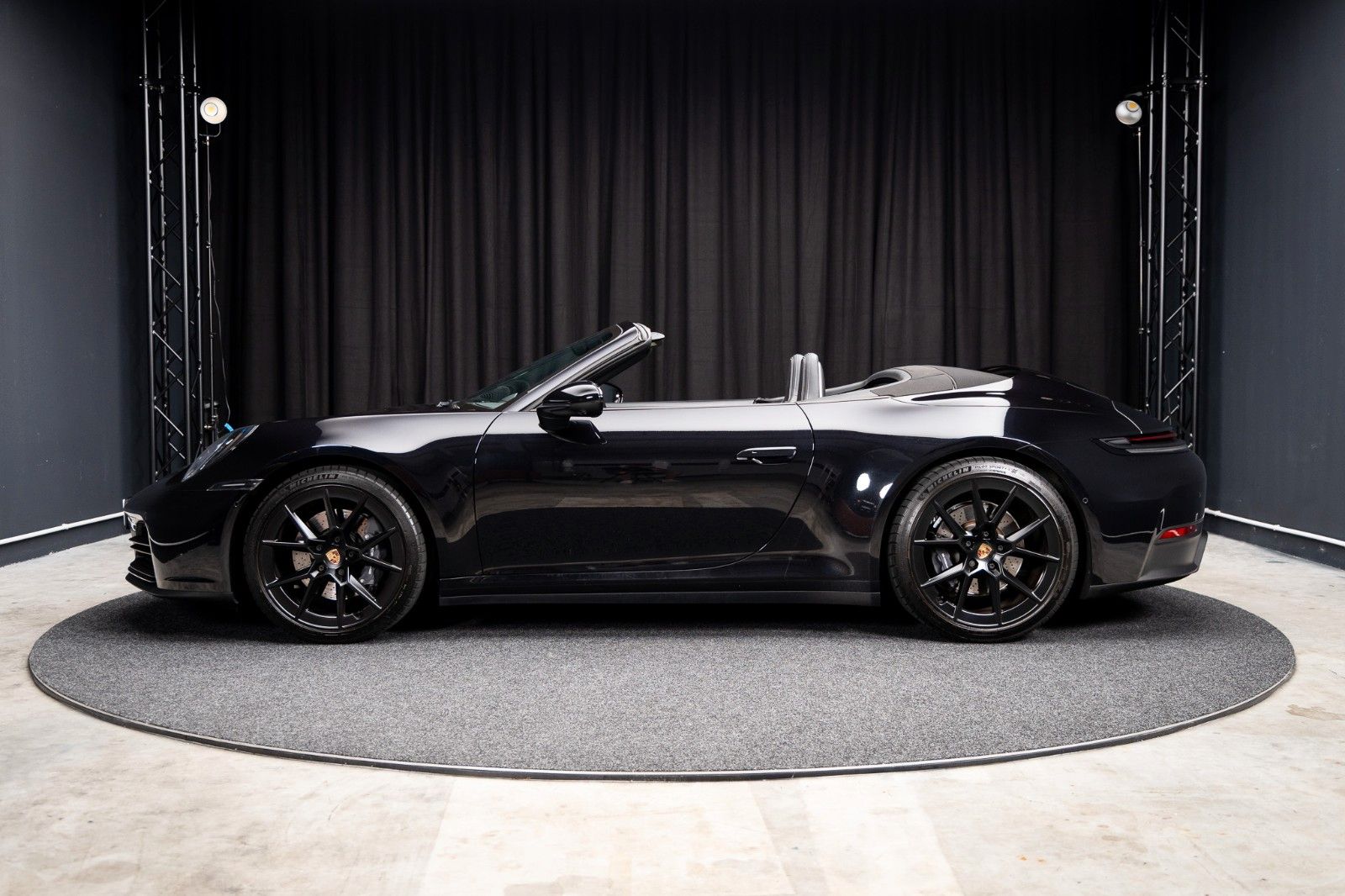 PORSCHE 992 Carrera Cabrio + PDK + BOSE + 2. Radsatz – Fahrzeugbild 10