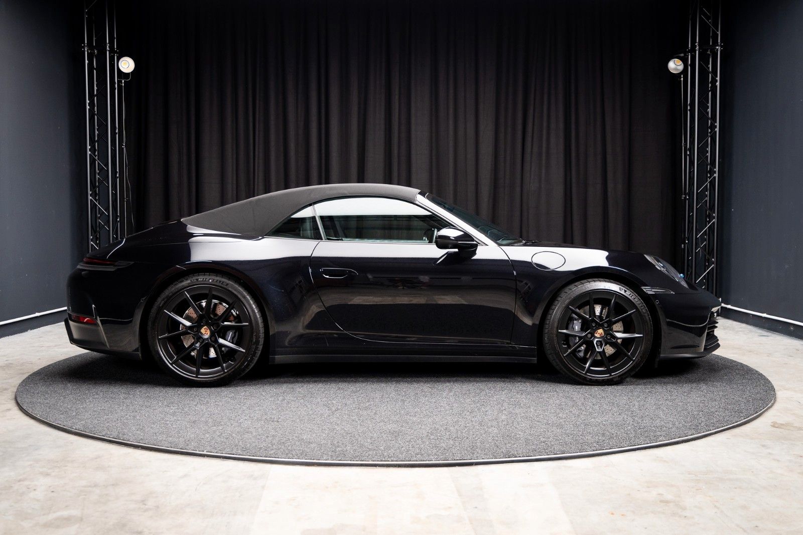 PORSCHE 992 Carrera Cabrio + PDK + BOSE + 2. Radsatz – Fahrzeugbild 7