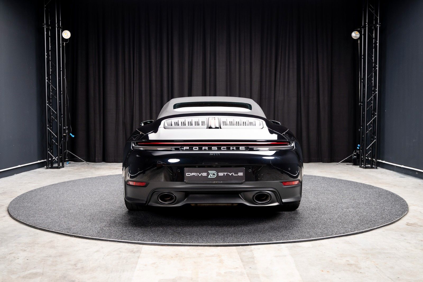 PORSCHE 992 Carrera Cabrio + PDK + BOSE + 2. Radsatz – Fahrzeugbild 5