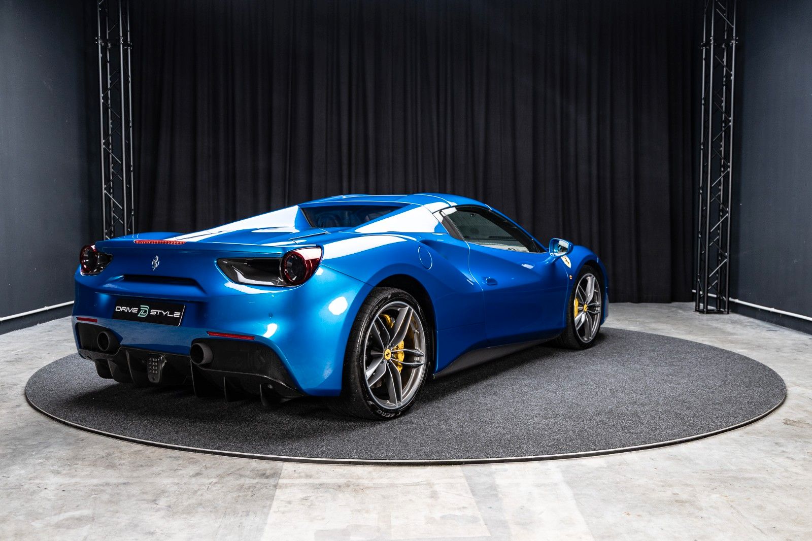 FERRARI 488 Spider + Carbon + Daytona + Liftsystem – Fahrzeugbild 6