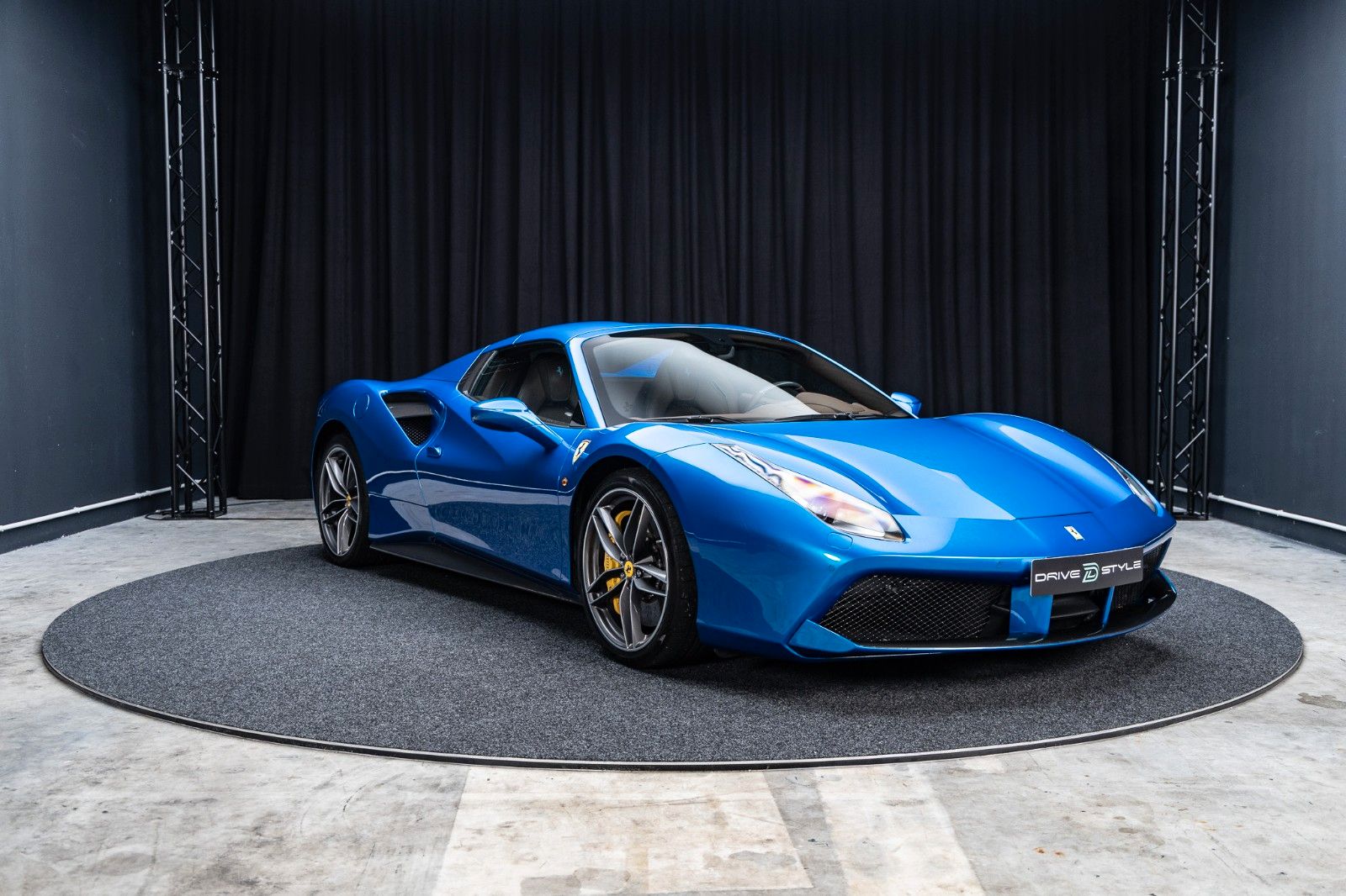 FERRARI 488 Spider + Carbon + Daytona + Liftsystem – Fahrzeugbild 8