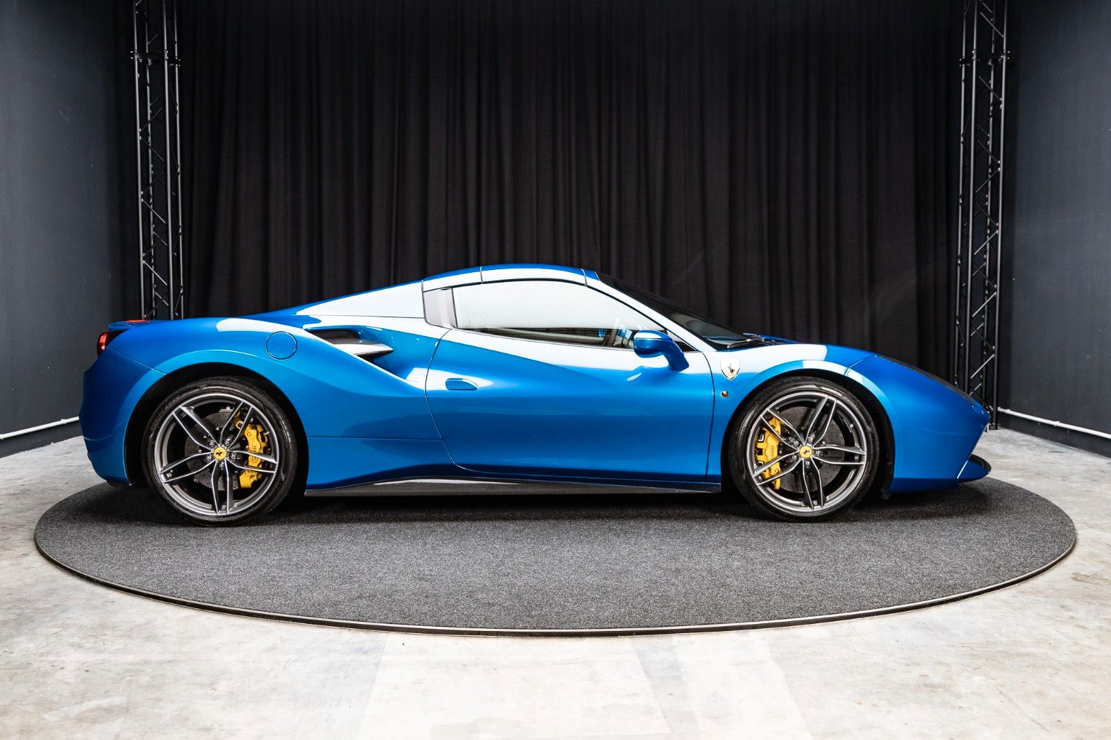 FERRARI 488 Spider + Carbon + Daytona + Liftsystem – Fahrzeugbild 7