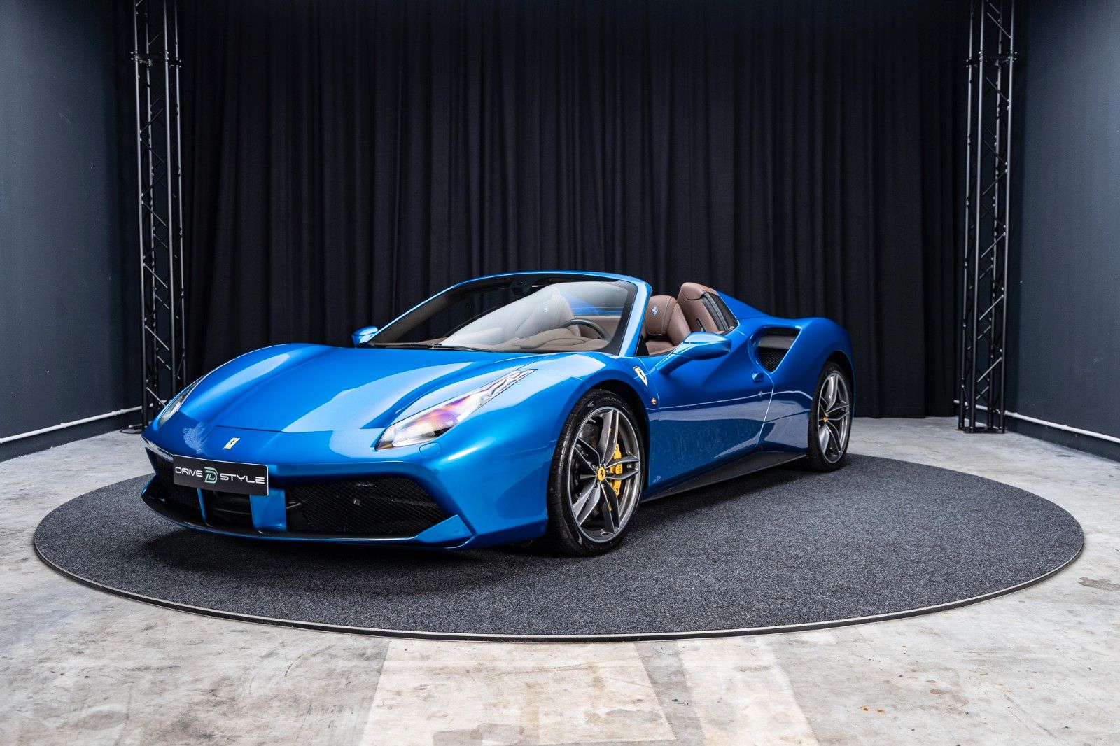 FERRARI 488 Spider + Carbon + Daytona + Liftsystem – Fahrzeugbild 10