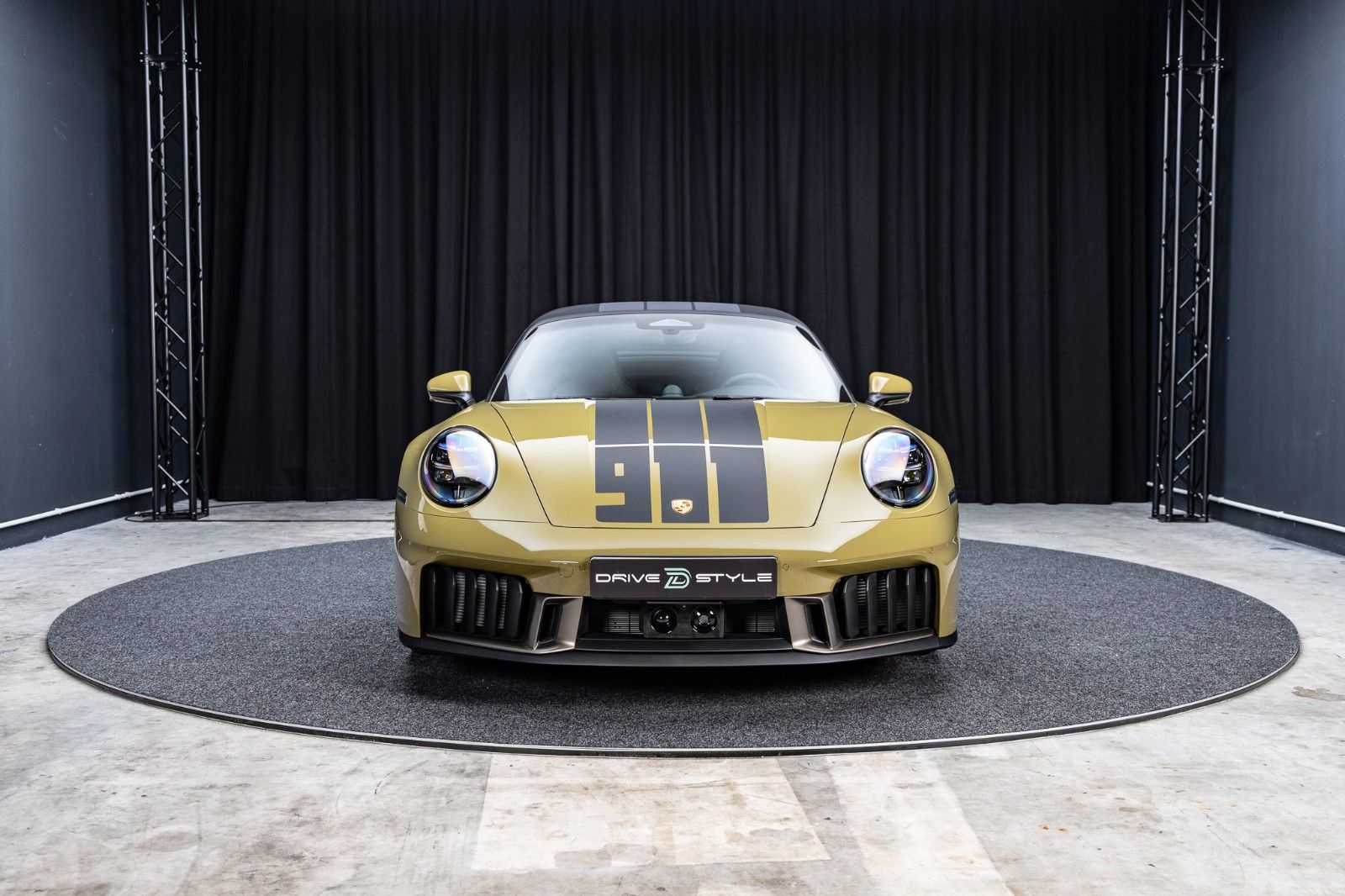PORSCHE 992.2 GTS Cabrio Spirit 70 + PCCB + Burmester – Fahrzeugbild 2