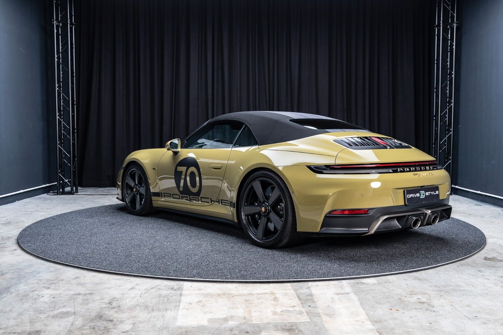 PORSCHE 992.2 GTS Cabrio Spirit 70 + PCCB + Burmester – Fahrzeugbild 4