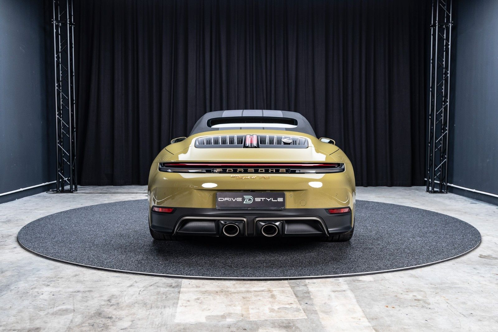 PORSCHE 992.2 GTS Cabrio Spirit 70 + PCCB + Burmester – Fahrzeugbild 5