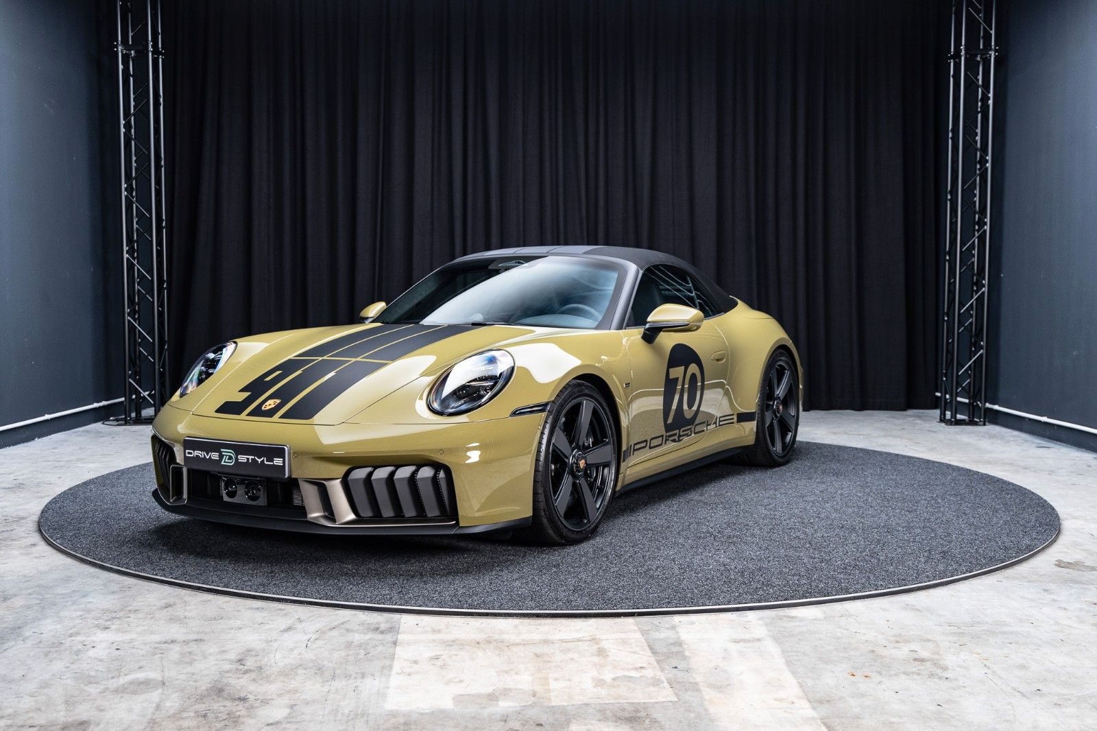 PORSCHE 992.2 GTS Cabrio Spirit 70 + PCCB + Burmester – Fahrzeugbild 1