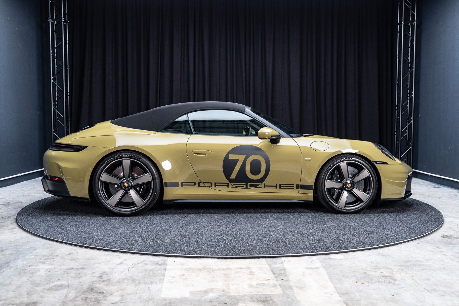 PORSCHE 992.2 GTS Cabrio Spirit 70 + PCCB + Burmester – Fahrzeugbild 7