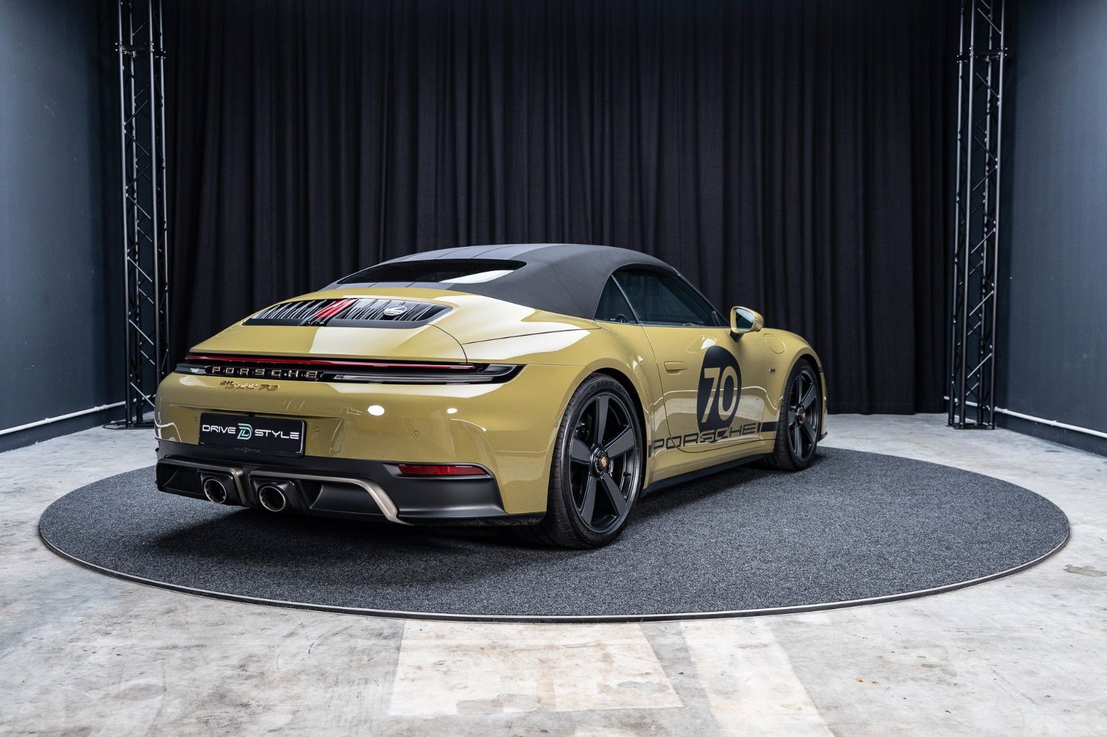 PORSCHE 992.2 GTS Cabrio Spirit 70 + PCCB + Burmester – Fahrzeugbild 6
