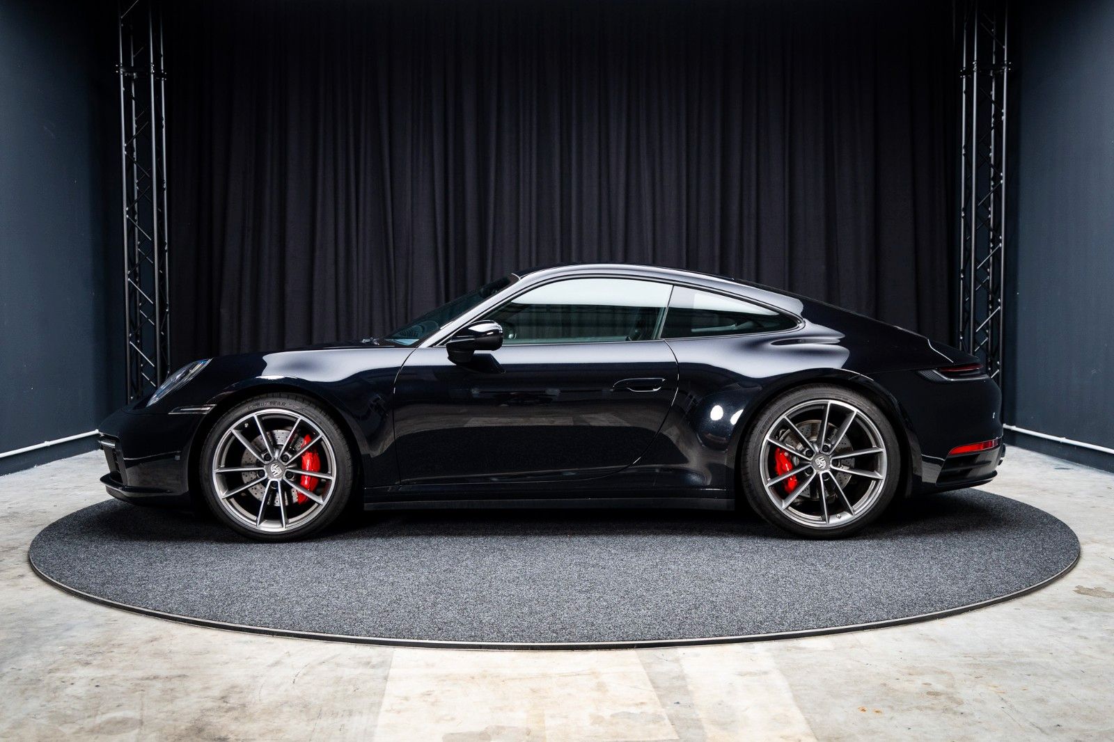 PORSCHE 992 Carrera S + PDK + Sport-Auspuff + BOSE – Fahrzeugbild 3