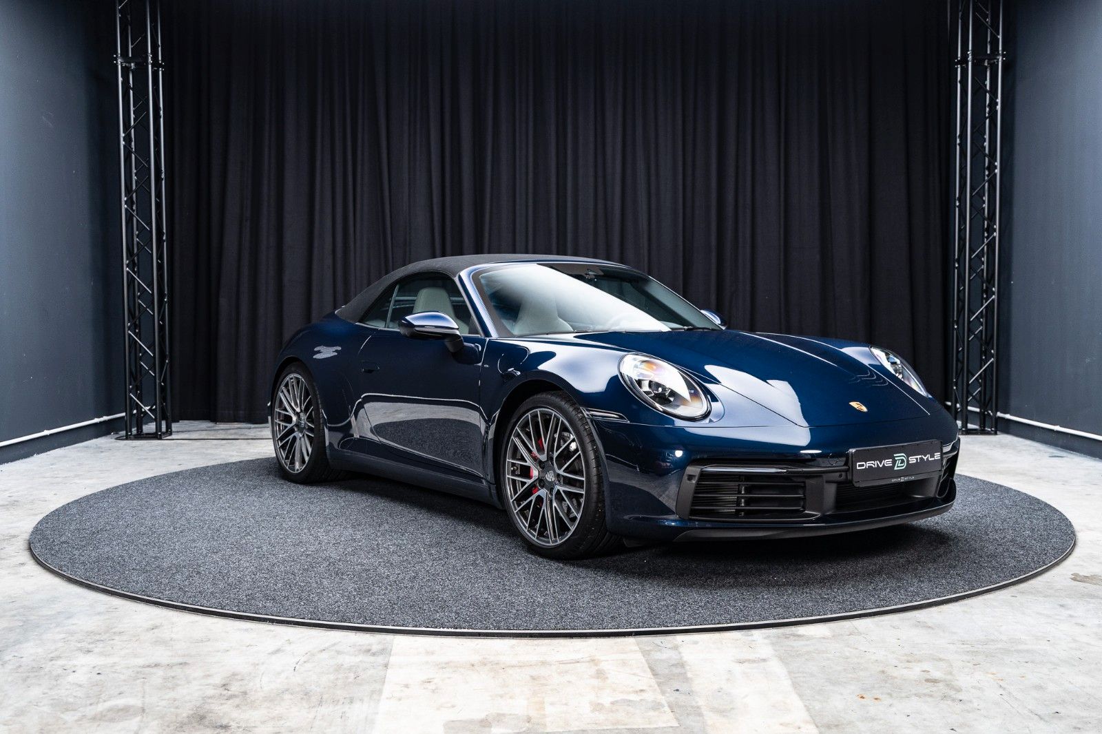 PORSCHE 992 Carrera 4S Cabriolet + PDK + Hinterachs – Fahrzeugbild 8