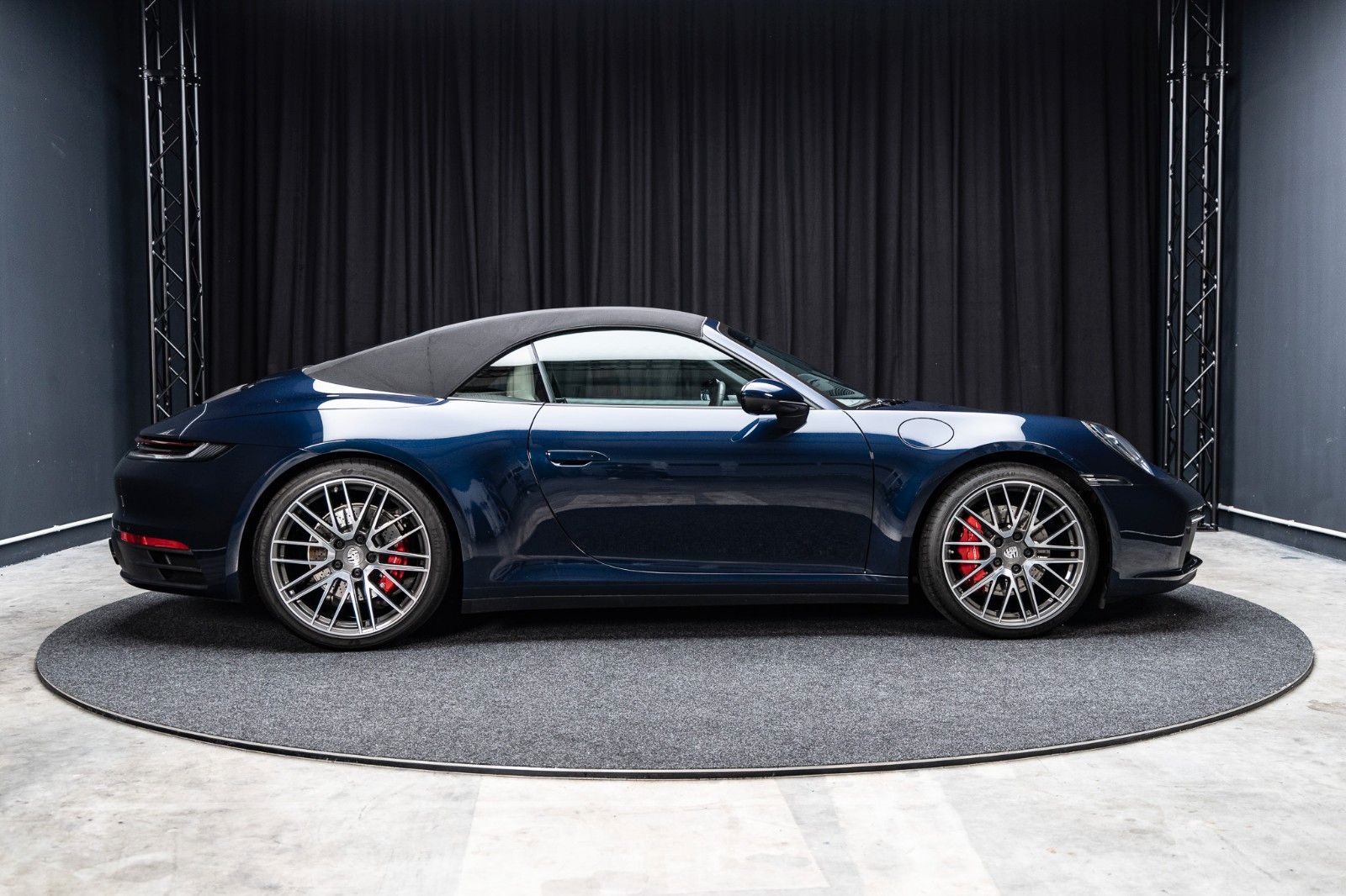 PORSCHE 992 Carrera 4S Cabriolet + PDK + Hinterachs – Fahrzeugbild 7