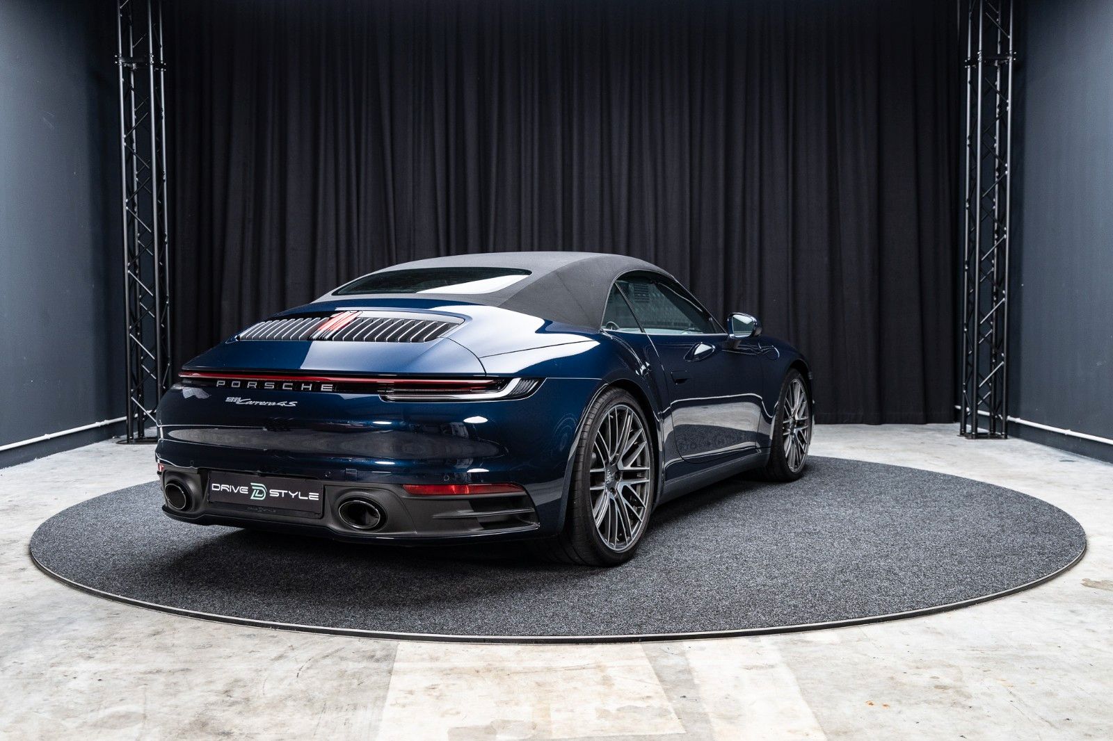 PORSCHE 992 Carrera 4S Cabriolet + PDK + Hinterachs – Fahrzeugbild 6