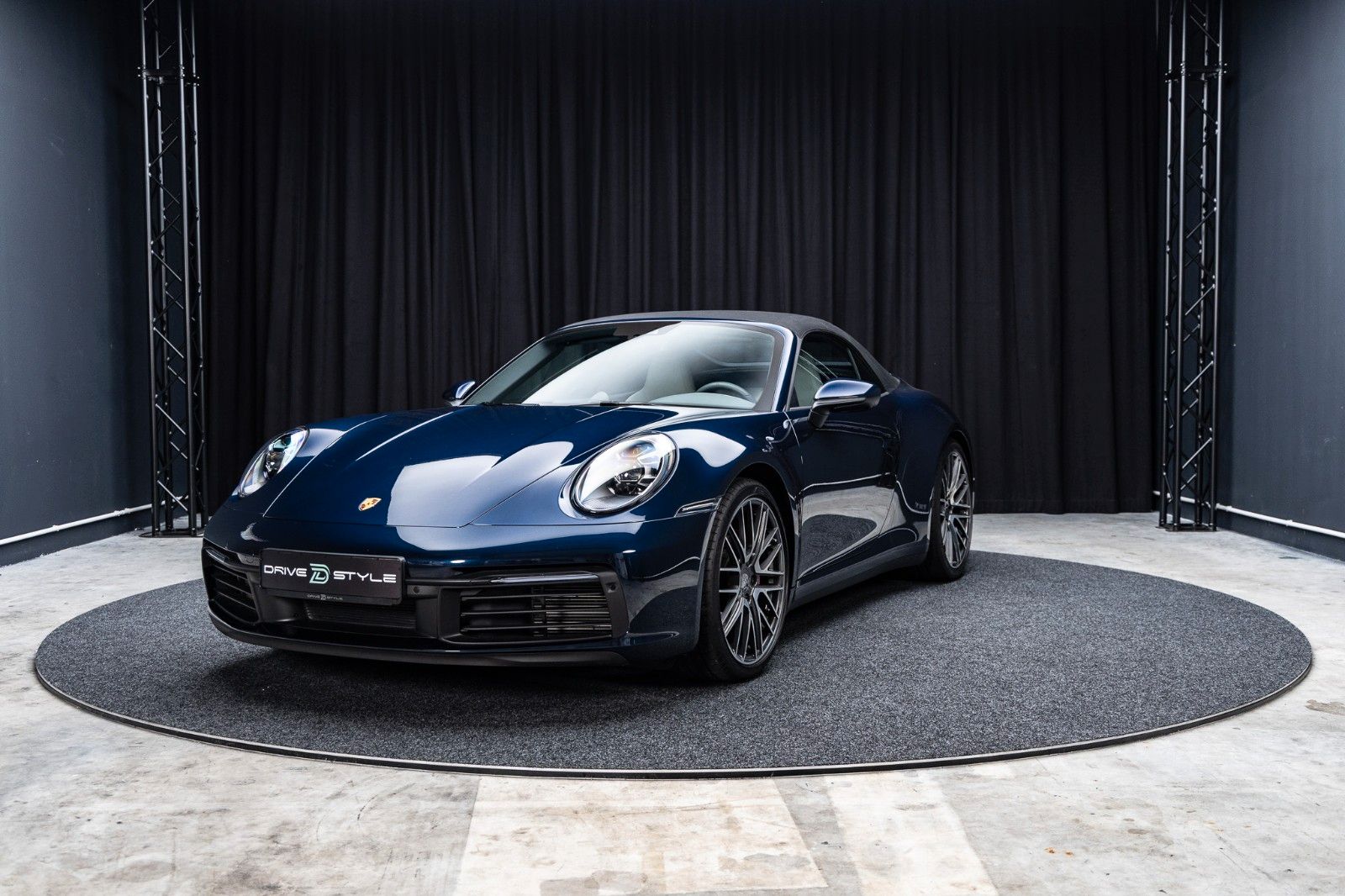 PORSCHE 992 Carrera 4S Cabriolet + PDK + Hinterachs – Fahrzeugbild 1
