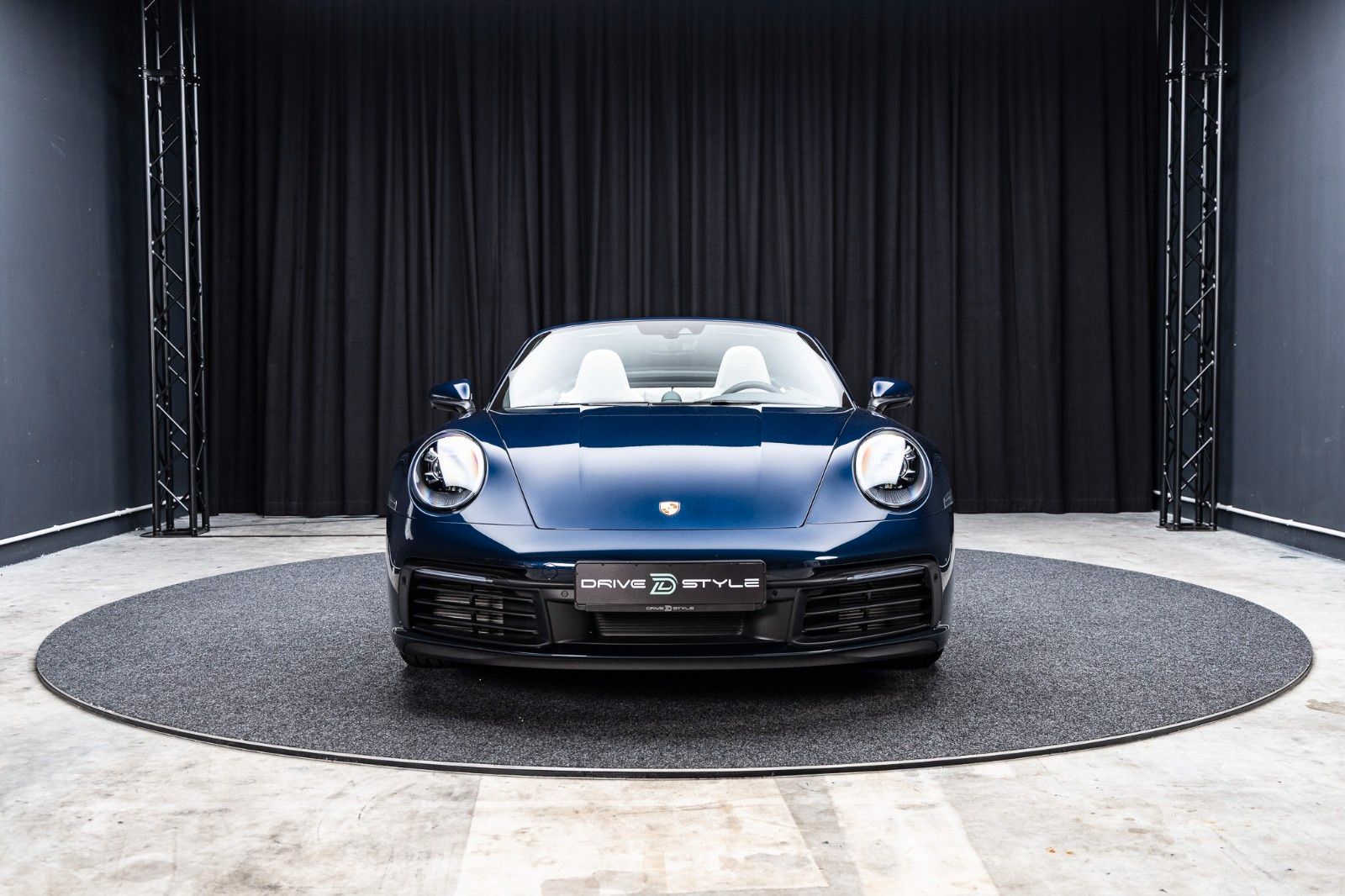 PORSCHE 992 Carrera 4S Cabriolet + PDK + Hinterachs – Fahrzeugbild 9