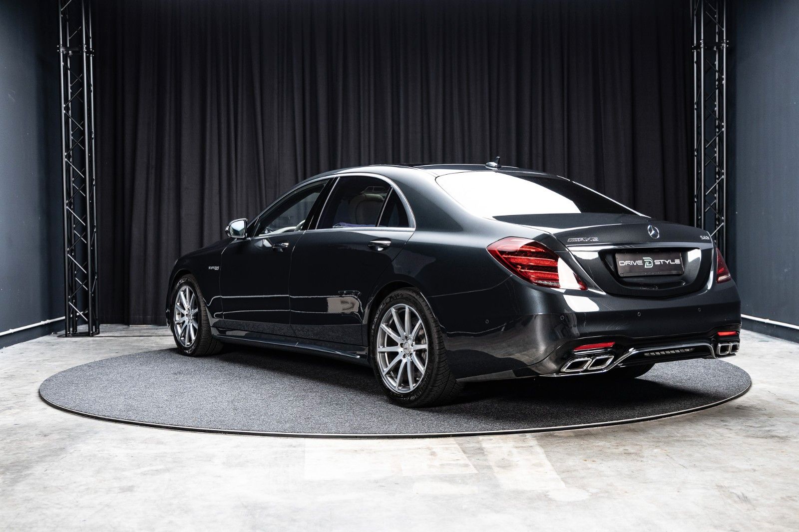 MERCEDES-BENZ S 63 AMG 4MATIC+ Lang + Burmester + Pano – Fahrzeugbild 4