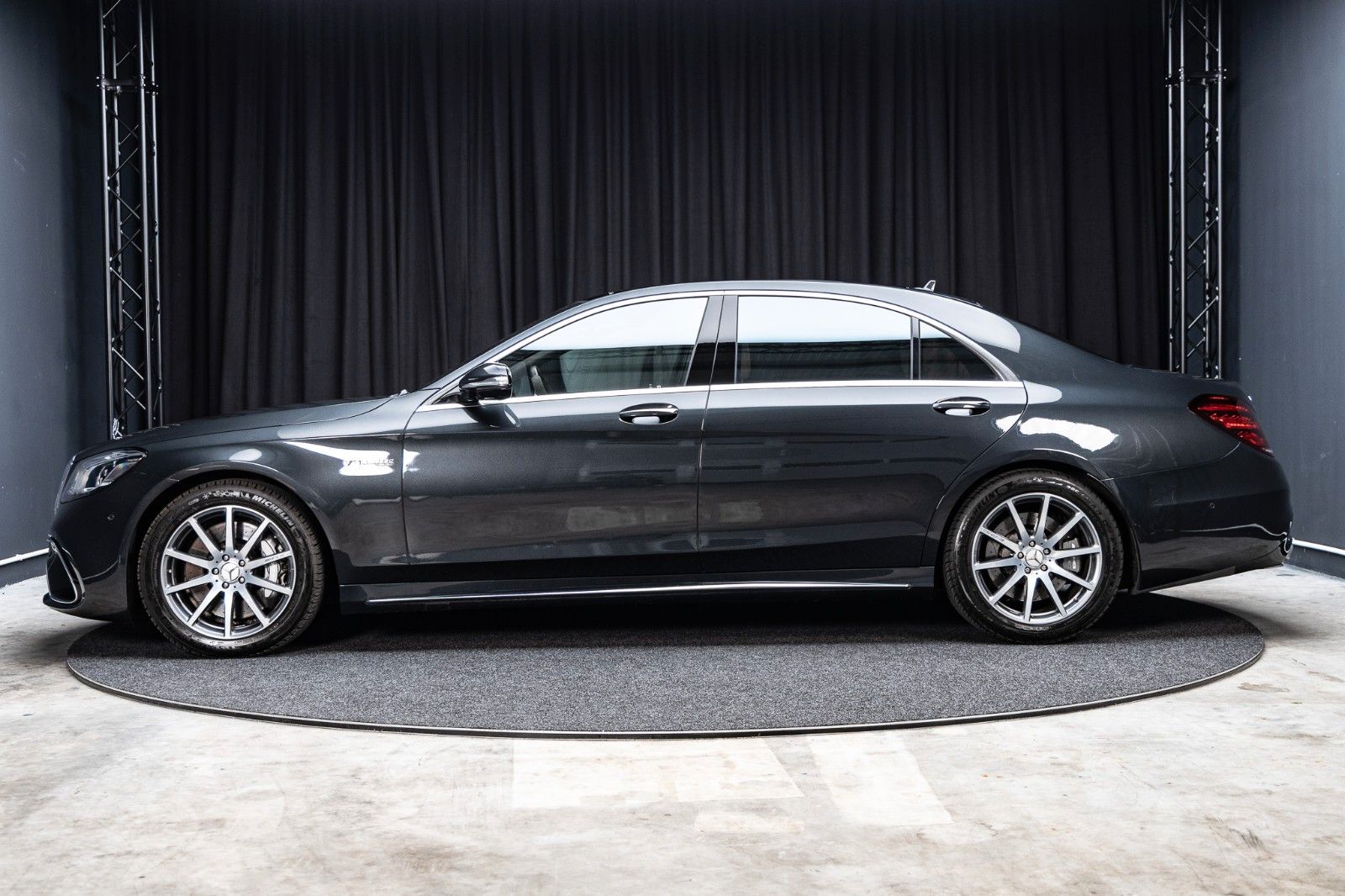 MERCEDES-BENZ S 63 AMG 4MATIC+ Lang + Burmester + Pano – Fahrzeugbild 3